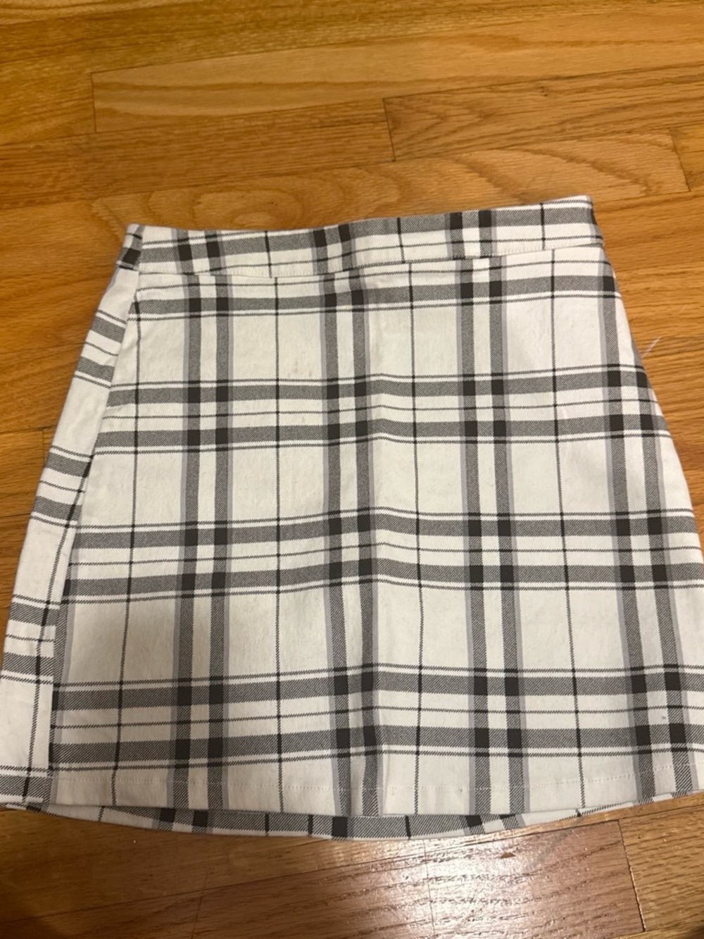 Forever 21 White and Gray Plaid Mini Skirt